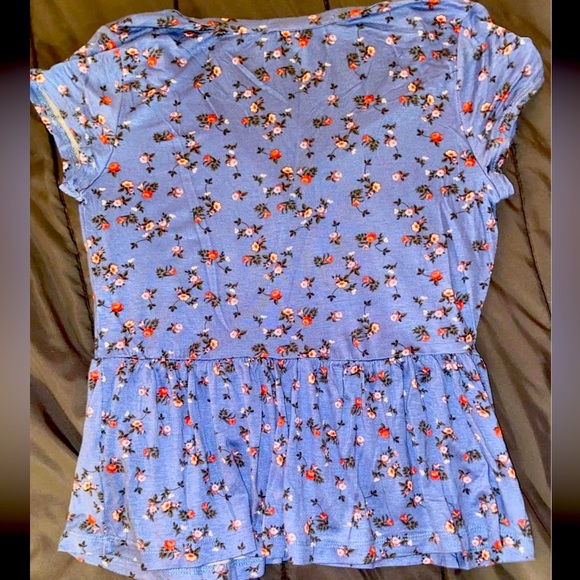 Vine and Valley Floral Blouse - Picture 2 of 3